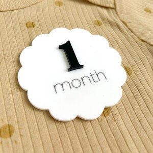 Lot de 12 disques en bois festonnés pour bébé, jalon mensuel, marqueur en bois pour jalon mensuel pour bébé, cadeau pour bébé, plaques pour jalon important de bébé