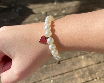 Bracelet coeur nacré blanc | à breloques en perles | élégant bracelet en perles | bracelet extensible à breloques en perles