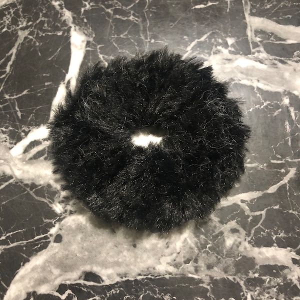 Scrunchie de pelo de ganchillo negro medianoche / lazo de pelo súper suave de ganchillo de meme / scrunchie de pelo de ganchillo hecho a mano / accesorios para el cabello sin enredos