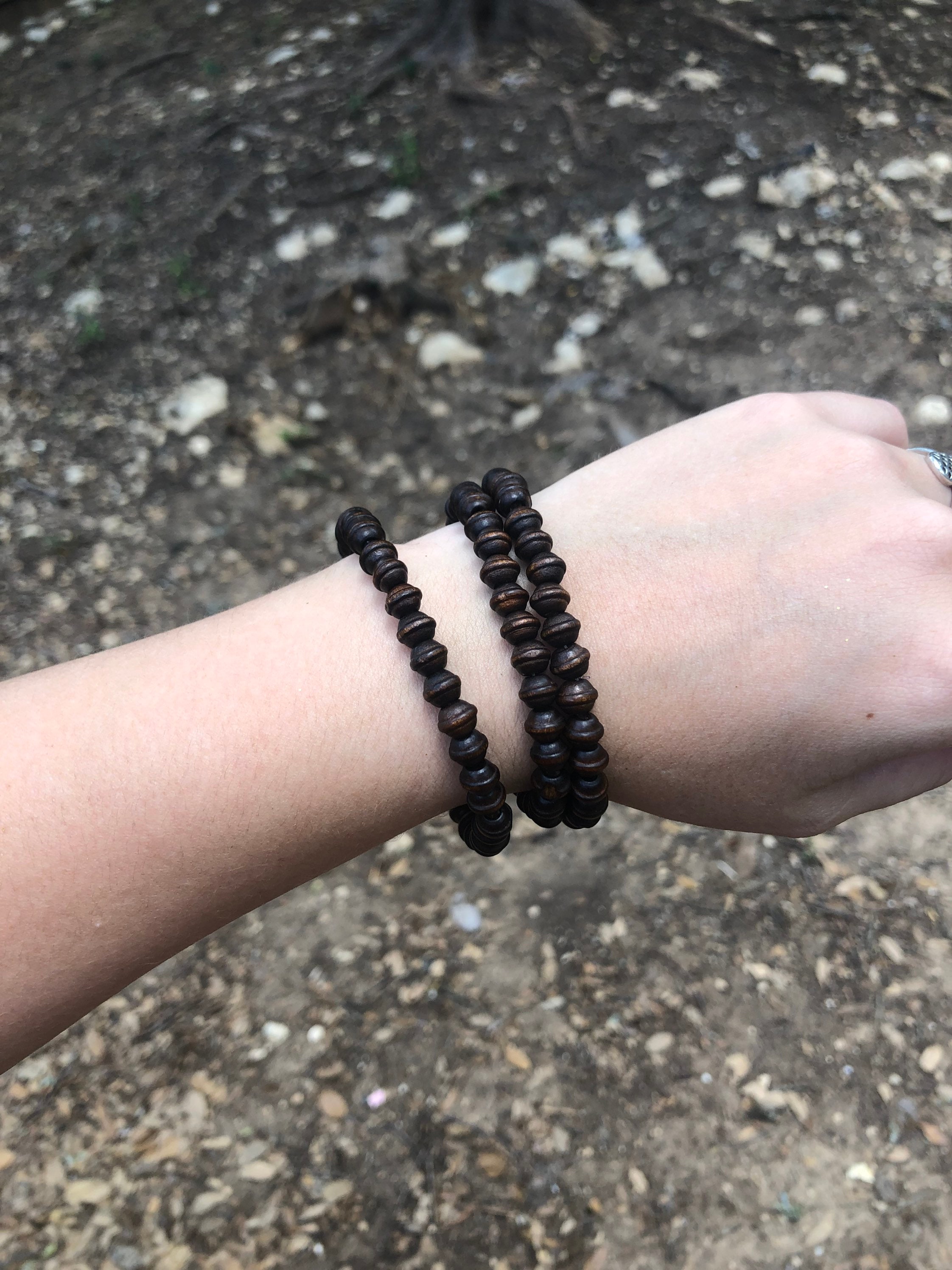 木製ビーズブレスレット ダークブラウン il_fullxfull.3960590501_rq66.jpg