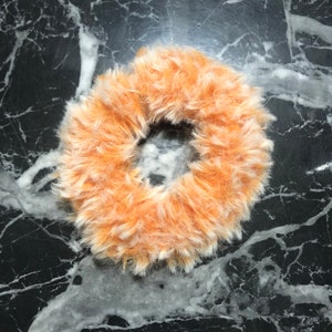 Crochet sorbet orange Chouchou cheveux élastique à cheveux super doux au crochet de meme Chouchou fait main au crochet pas d'accessoires pour cheveux enchevêtrés image 1
