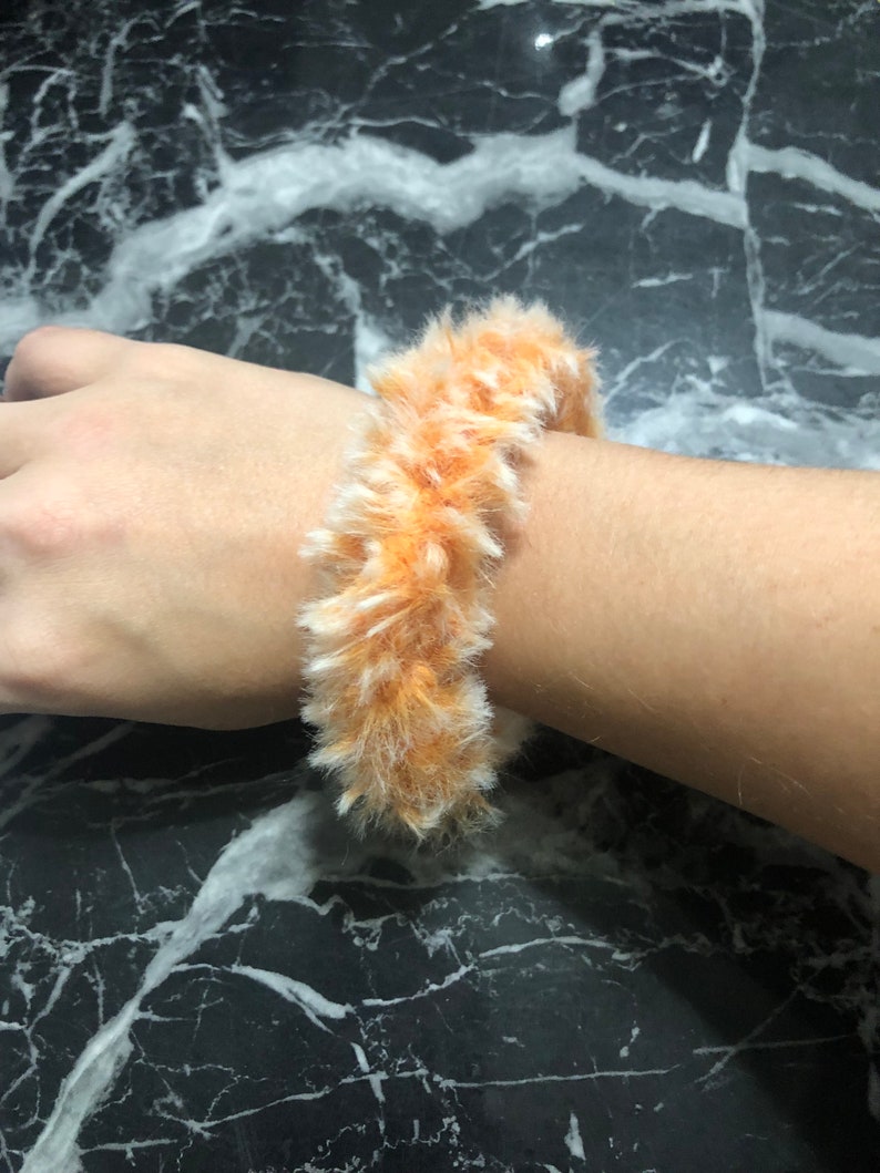 Crochet sorbet orange Chouchou cheveux élastique à cheveux super doux au crochet de meme Chouchou fait main au crochet pas d'accessoires pour cheveux enchevêtrés image 3