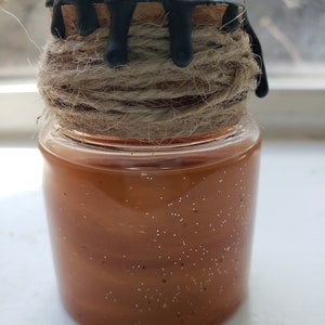 Potion orange fantasmagorique avec des chauves-souris