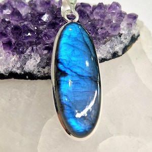 Artisan crafted blue labradorite sterling silver pendant oval shape