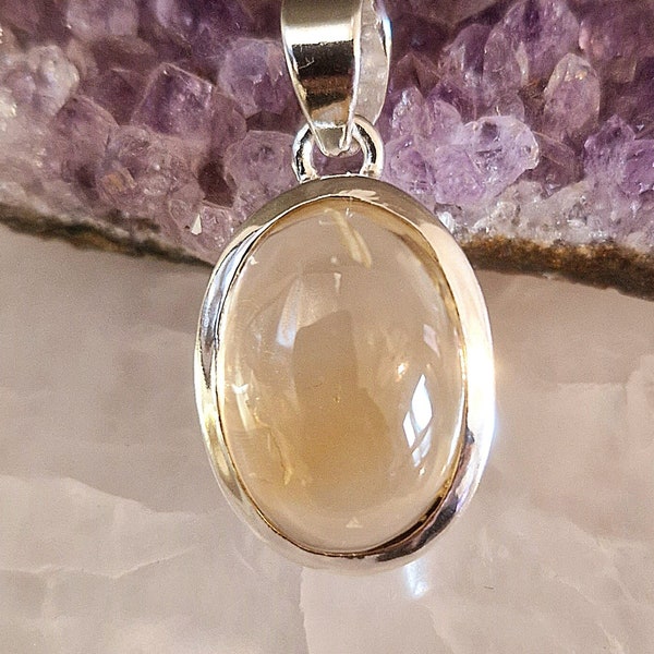 Magnifique pendentif en argent et citrine ovale