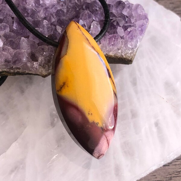 Mookaite Jasper pierced cabochon pendant with faux-leather chain