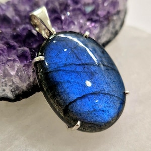Artisan crafted blue labradorite sterling silver pendant oval shape