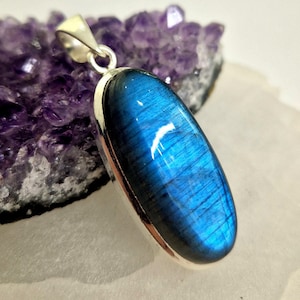 Gorgeous artisan crafted sterling silver and blue Labradorite oval shape pendant