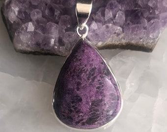 Splendid Stichtite silver pendant