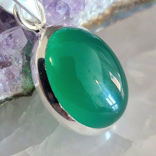 Pendentif Onyx Vert serti en argent 925, ovale