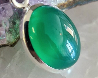 Colgante de plata con Ónix Verde elaborado artesanalmente forma ovalada