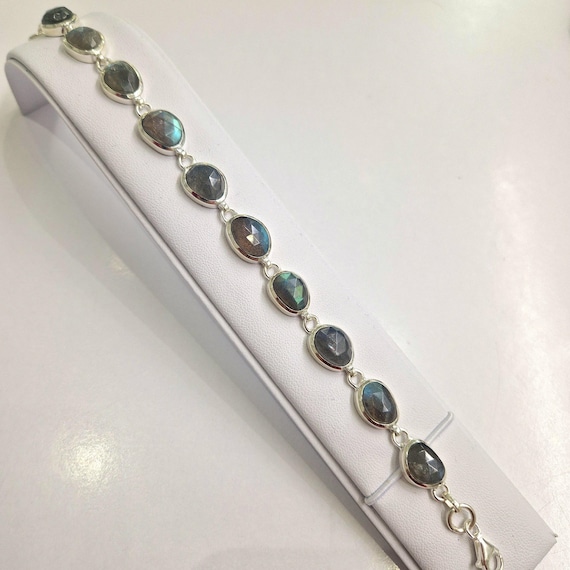 Magnifique Bracelet artisanal en Labradorite facettée au design unique en argent
