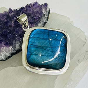 Artisan crafted Labradorite sterling silver pendant square shape