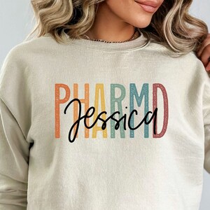 Gepersonaliseerd PharmD shirt, lange mouw, sweatshirt, cadeau, aangepaste naam PharmD, dokter in de apotheek, apotheker