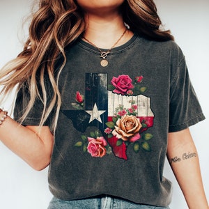 Boho Texas Karte Shirt, Geschenk, florales Texas Flagge Rosen T-Shirt, Vintage Vibe Comfort Farben Pfeffer Schwergewicht T-Shirt oversized
