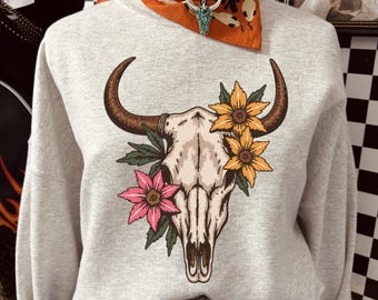 Bloemen shirt koe schedel, western boho schedel T-shirt, cowgirl esthetisch shirt, rustiek land grafisch T-shirt, woestijn boho shirt, boerderij leven sku5-68