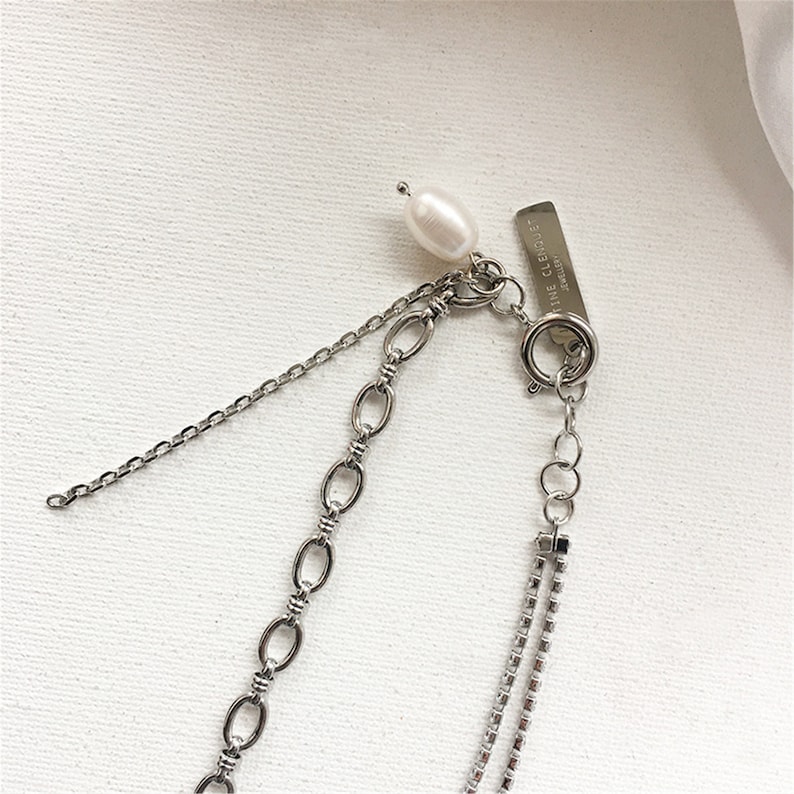 Minimalist Necklace with natural baroque pearl