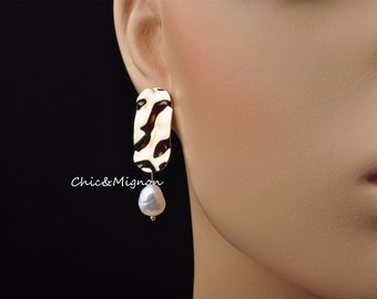 Gold Earrings, Minimalist Earrings, Statement Earrings, Pearl Earrings, birthday gift, gift for her, Freshwater Pearl Earrings