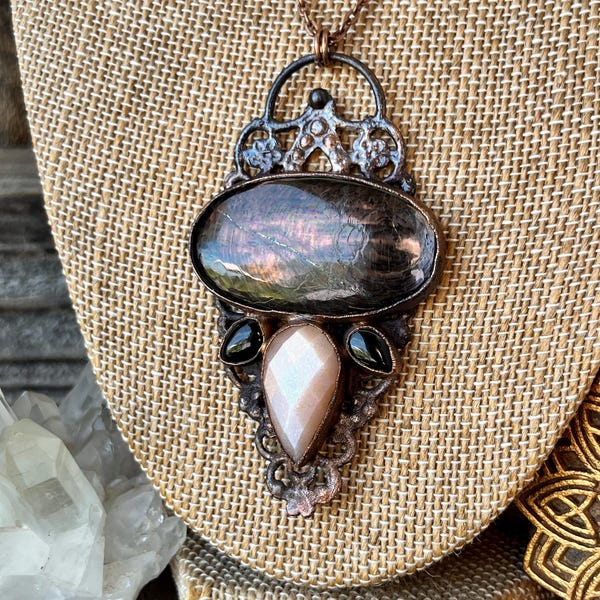 Hypertheen met perzikmaansteen en zwarte onyx | Edelsteenhanger | Edelsteenketting | Steen der Magie