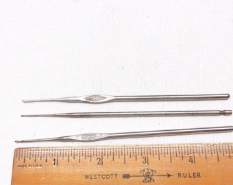 Vintage fine crochet hooks: 1 marked Boye