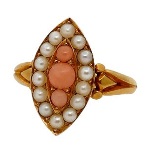 Anillo victoriano de oro con perlas de coral