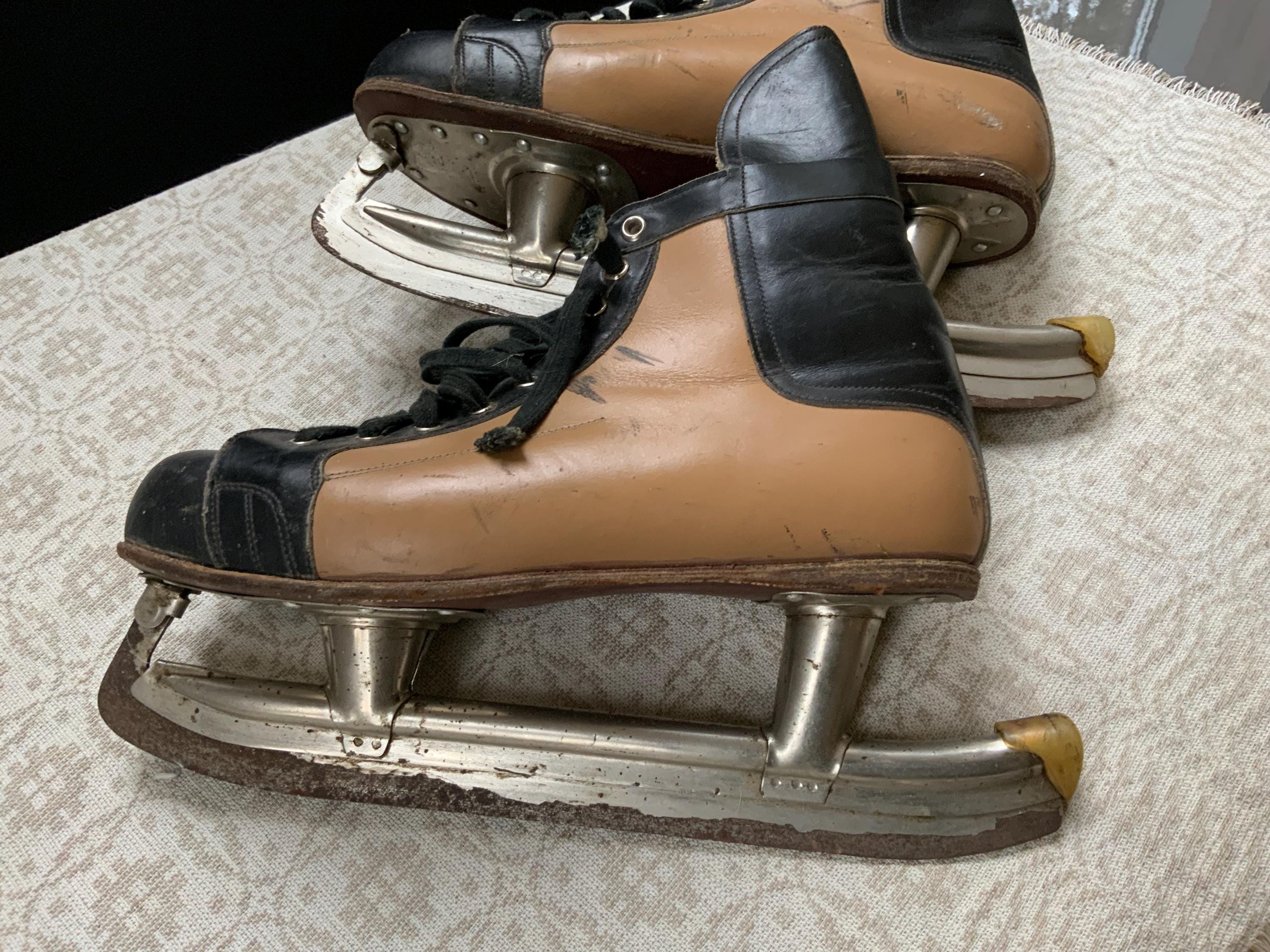 Vintage Leather Ice Skates, Two-tone Hockey Boots, Size 27.5  display picture 1