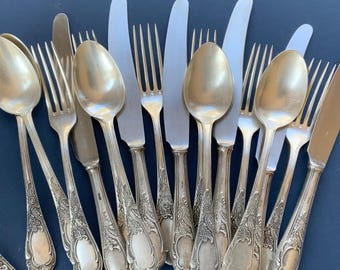 18-delat vintage bestickset i jugendstil: eklöv i rostfritt stål