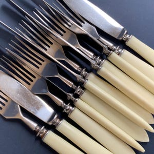 12x Bakelite cutlery set, 6 Knives and 6 forks with bakelite handles Vintage colonial flatware set 1960s (# 590 )