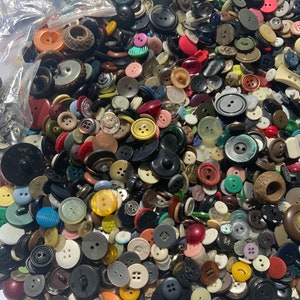 Assorted Button Lot / 1.736kg - 3.8lbs Bulk Buttons Mixed Colors and Sizes for Crafting and DIY,  Mixed Assortment Lot of Buttons for Sewing
