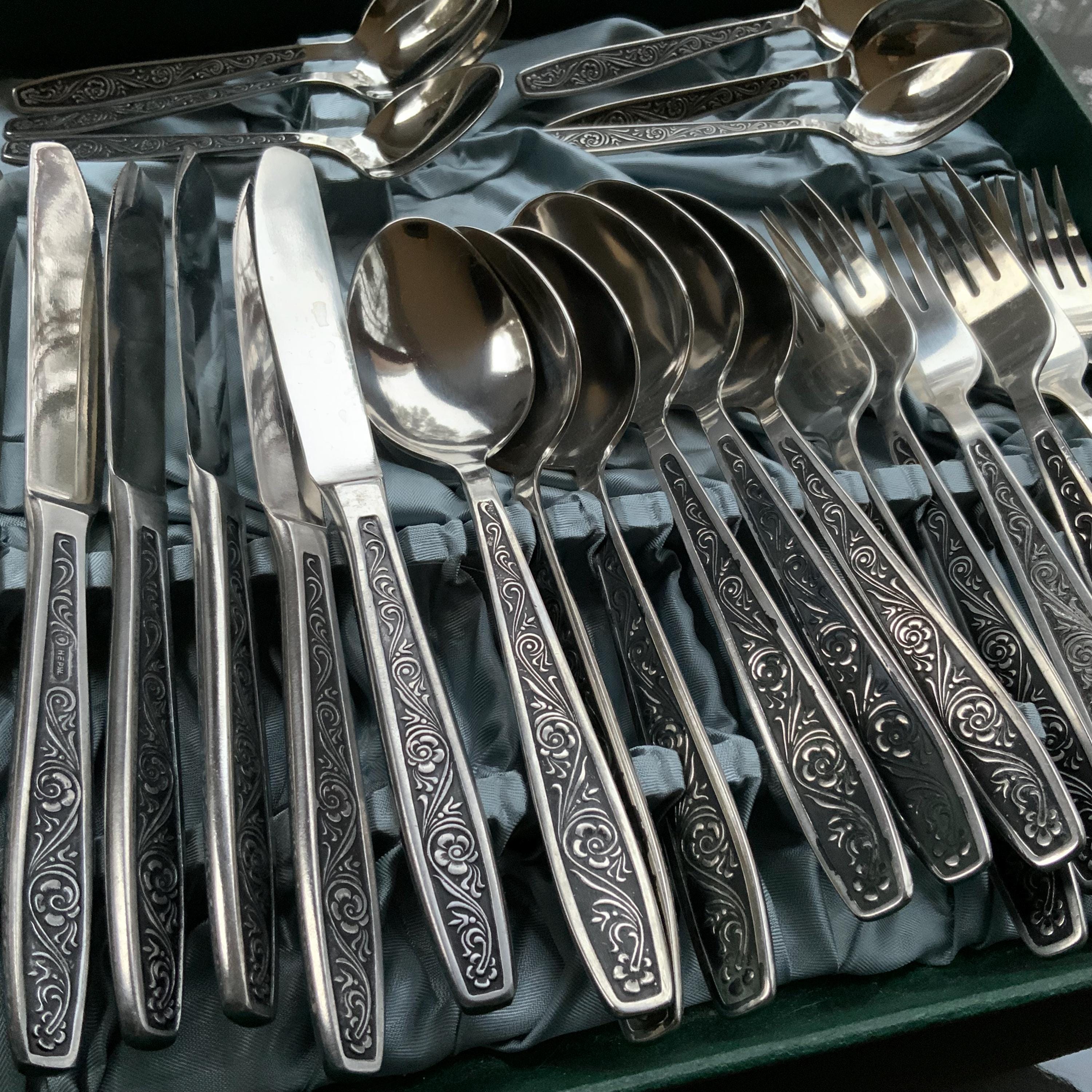 ヴィンテージ メルキオール シルバーウェアセット：彫刻入りフラット