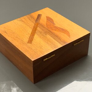 Scatola per sigari in legno vintage, scatola per sigarette con intarsio.