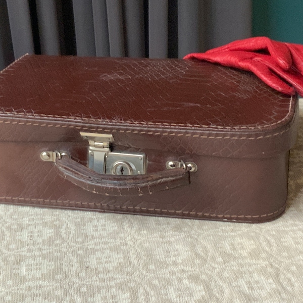 Vintage  small brown Suitcase shabby suitcase old brown trunk, reto traveling bag, photography props, trinket storage bag.