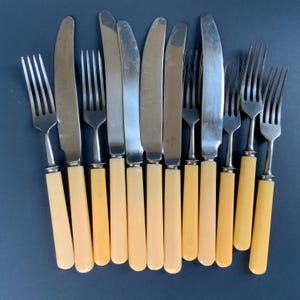 12x Bakelite cutlery set 6 Knives and 6 forks with bakelite handles Vintage flatware set 1960s (# 618 )
