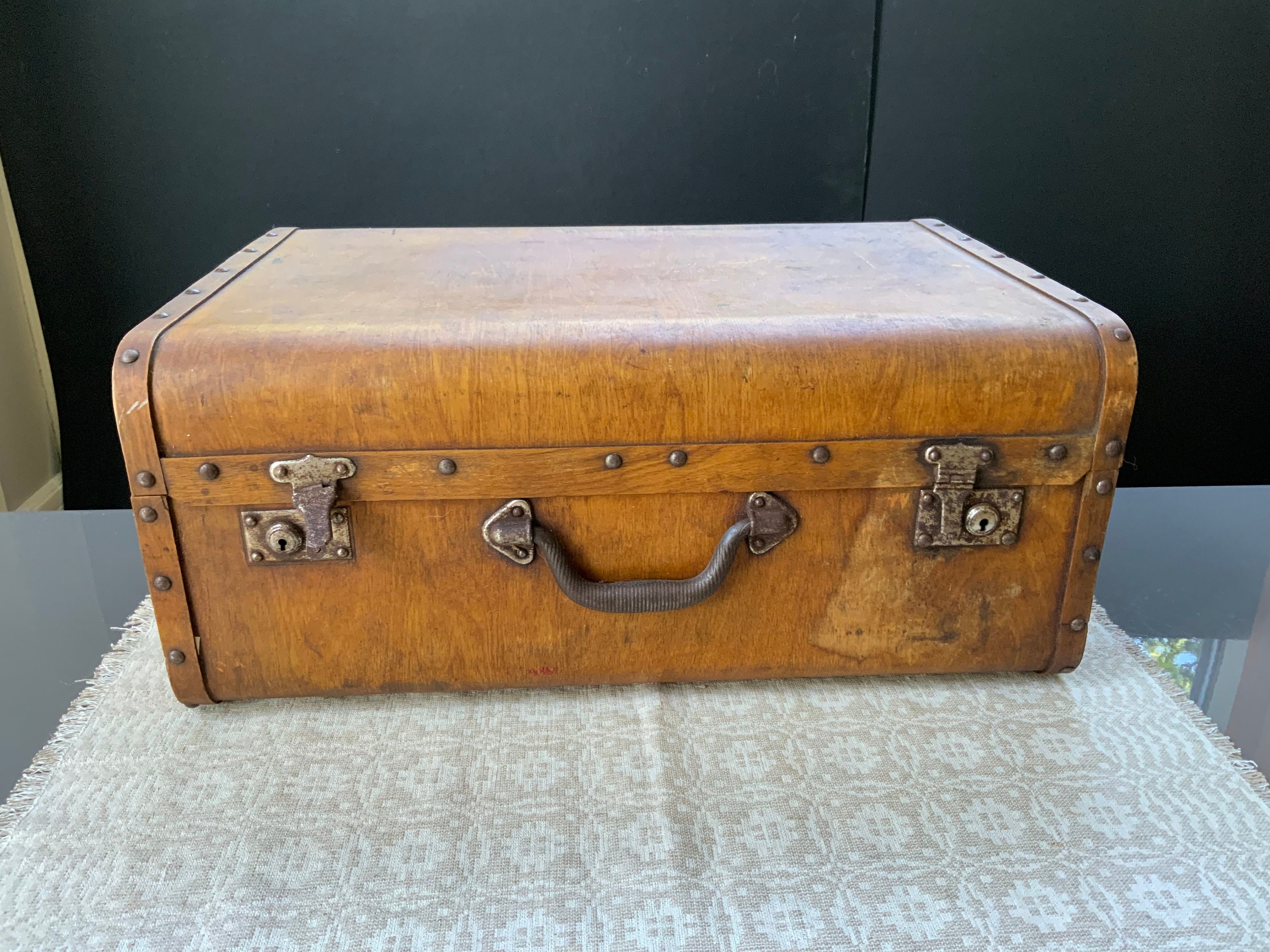 アンティーク 木製 トランク ケース ビンテージ バッグ レトロ キャリーケース アンティークの大きな木製合板のベニヤのスーツケース、旅行用バッグ
