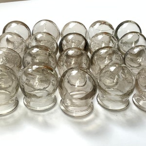 Medizinisches Feuer Schröpfgläser 20er Set Klar-Beige Vintage Medizinisches Glas Schröpfen Chinesische Medizin Kleine Vasen Massivglas Made in UdSSR (#458)