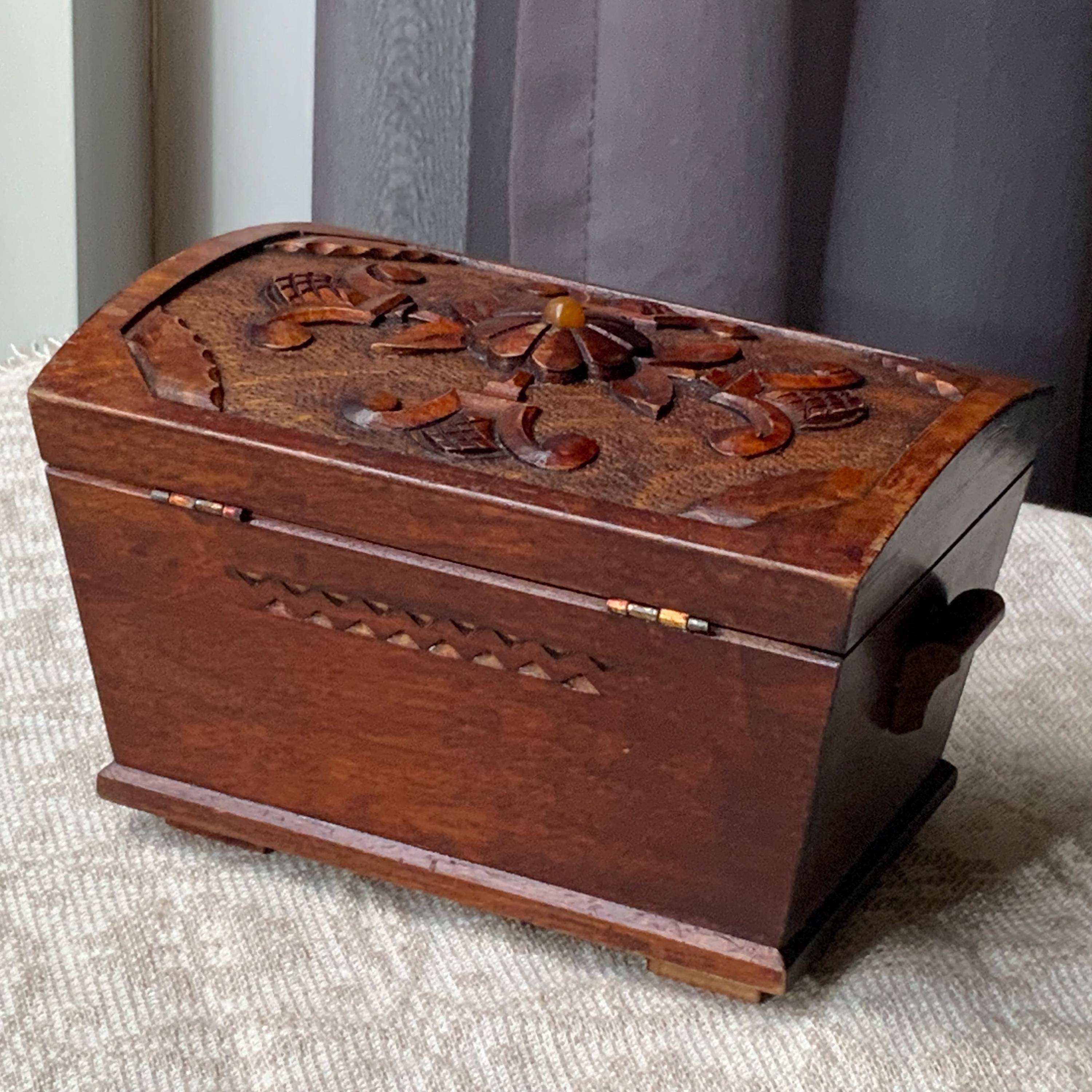 ヴィンテージバルト海琥珀木箱：ラトビアの民族模様、1960年代。（# 57