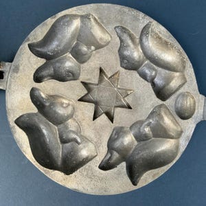 Squirrel cookie cutter, Heavy-duty pan, Cast iron cake baking pan, Baking Cookie Mold Maker, Vintage Mold,  Sweet Pastry Maker (# 454 )