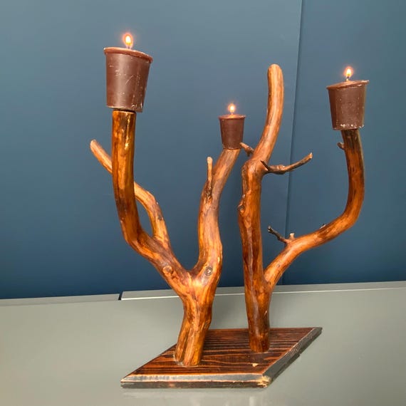 ヴィンテージ木製キャンドルホルダー：素朴な農家風装飾、3本アームの 