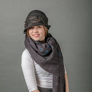 1920&#39;s flapper Cloche hat, Downton Abbey hat, Miss Fisher, Great Gatsby hat with roses, Black Felted hat woman, Winter cloche hat for mum