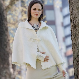 White Felt Bridal Cape Blazer, Felted Wool Cape, Felted Bridal Capelet, Wedding Shrug, Bridal Bolero Winter Wedding Cover Up, Elegant Blazer