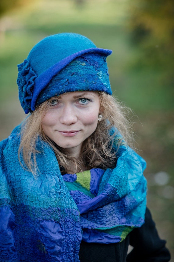 Custom Turquoise wool felt cloche hat Bright Turquoise Wool Felted Cloche Hat: Wide Brim Coral  main image 4