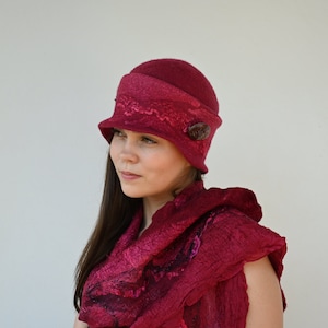 Red Felted hat woman, Womens winter hat, Woman&#39;s felted hat, Winter cloche hat, Wool felt hat lady, ladies winter hat, Felted hat lady