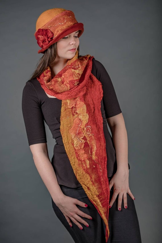Buy Felted Hat, Merino Wool Hat With Flower Brooch, Custom  display picture 2