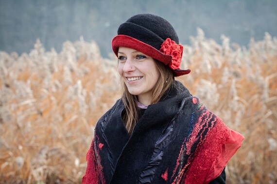 Black and Red Bucket FELT Cloche HAT for Women, Vintage  display picture 2