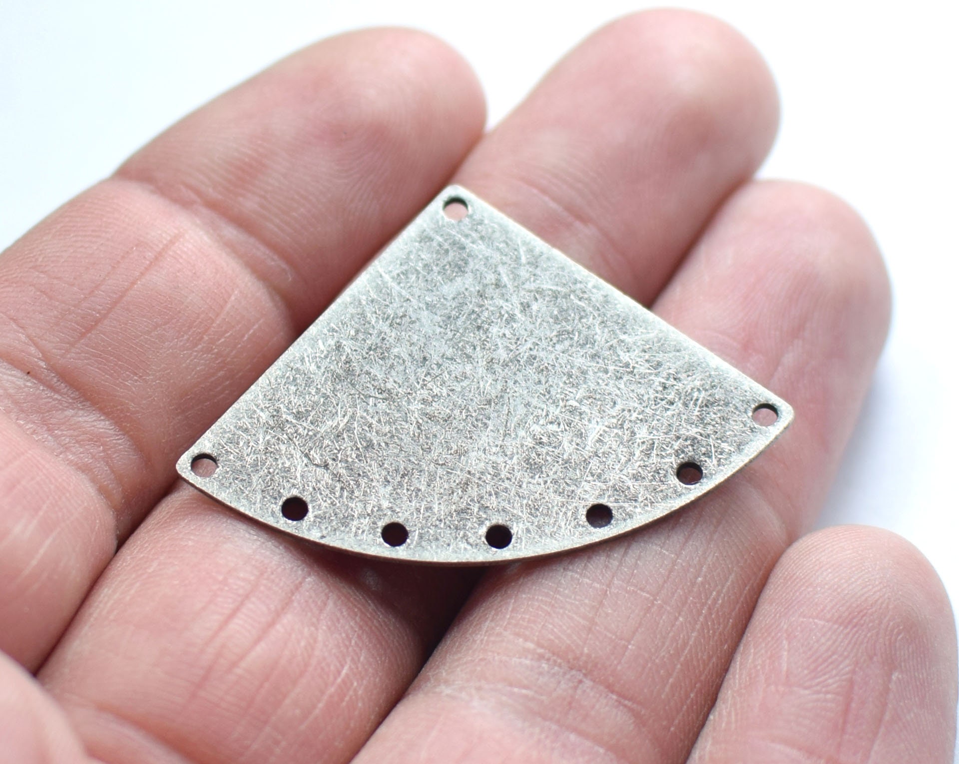 0.8 x 27 x 40 mm、アンティークシルバー扇形チャーム - 8穴 - Etsy 日本