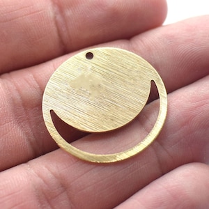 0,8 x 25 mm , Raw Brass Getextureerde ronde bevindingen - 1 hole