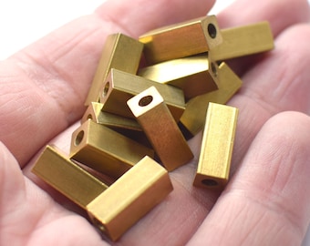 6 x 6 x 15 mm Surowe mosiężne kwadratowe elementy rurowe - otwór 3,2 mm okrągły