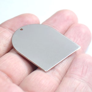0.8 x 28 x 35 mm,  Silver Tone  D Shape Charms -  1 Hole