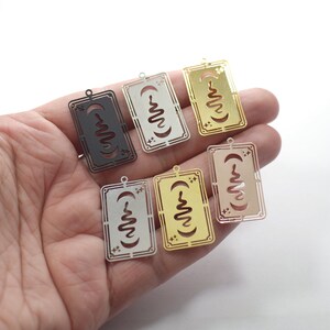 0,6 x 18 x 32 mm, amuletos de cartão de cobra cortados a laser, brincos achados de cartão de cobra - L32