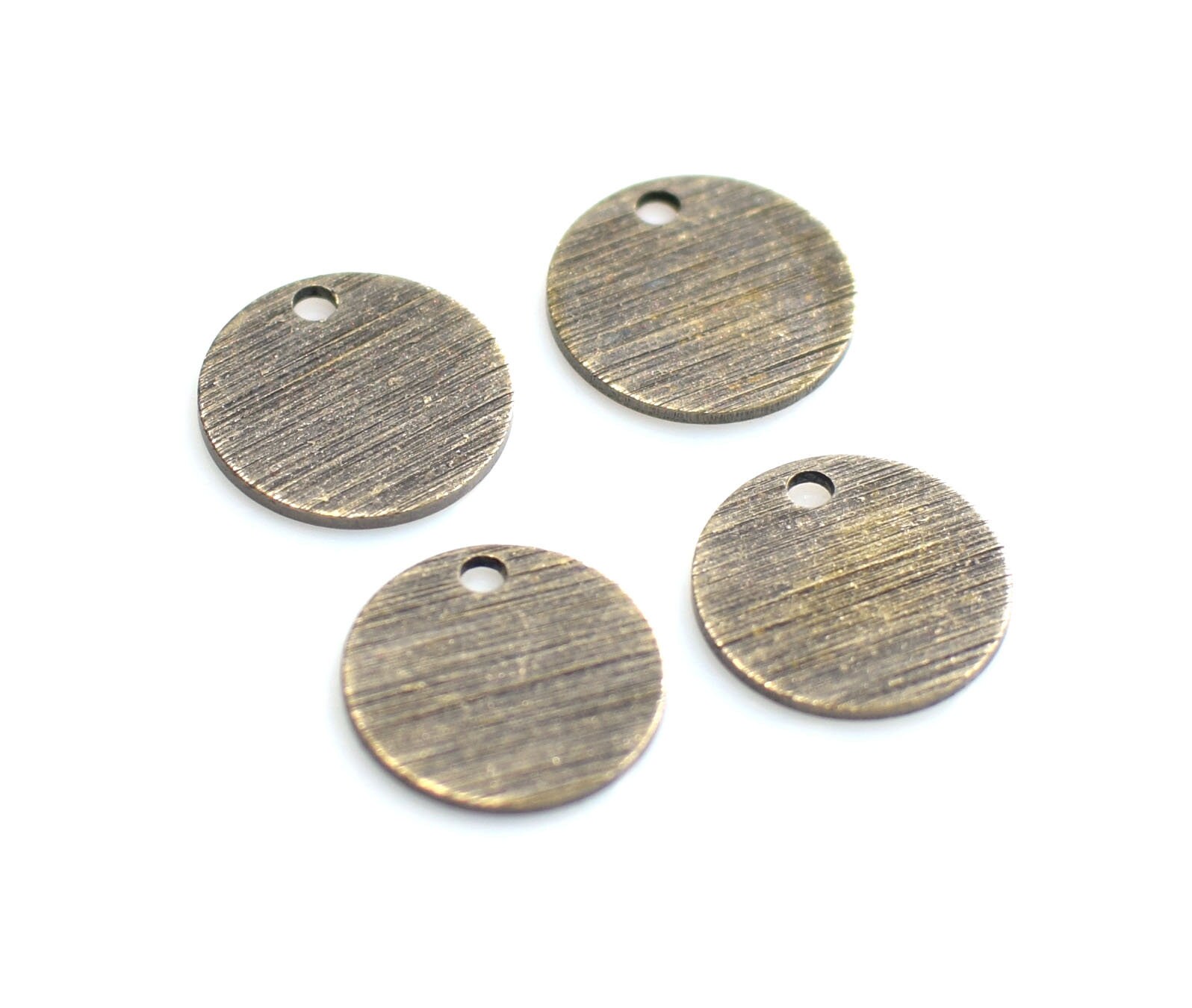 0.8 x 12 mm、アンティーク真鍮ラウンドテクスチャスタンプディスク